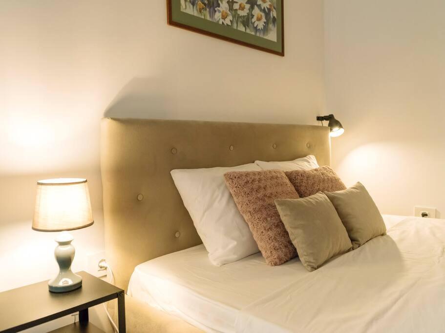 Cozy Studio Next To House Of Parliament Bucareste Exterior foto